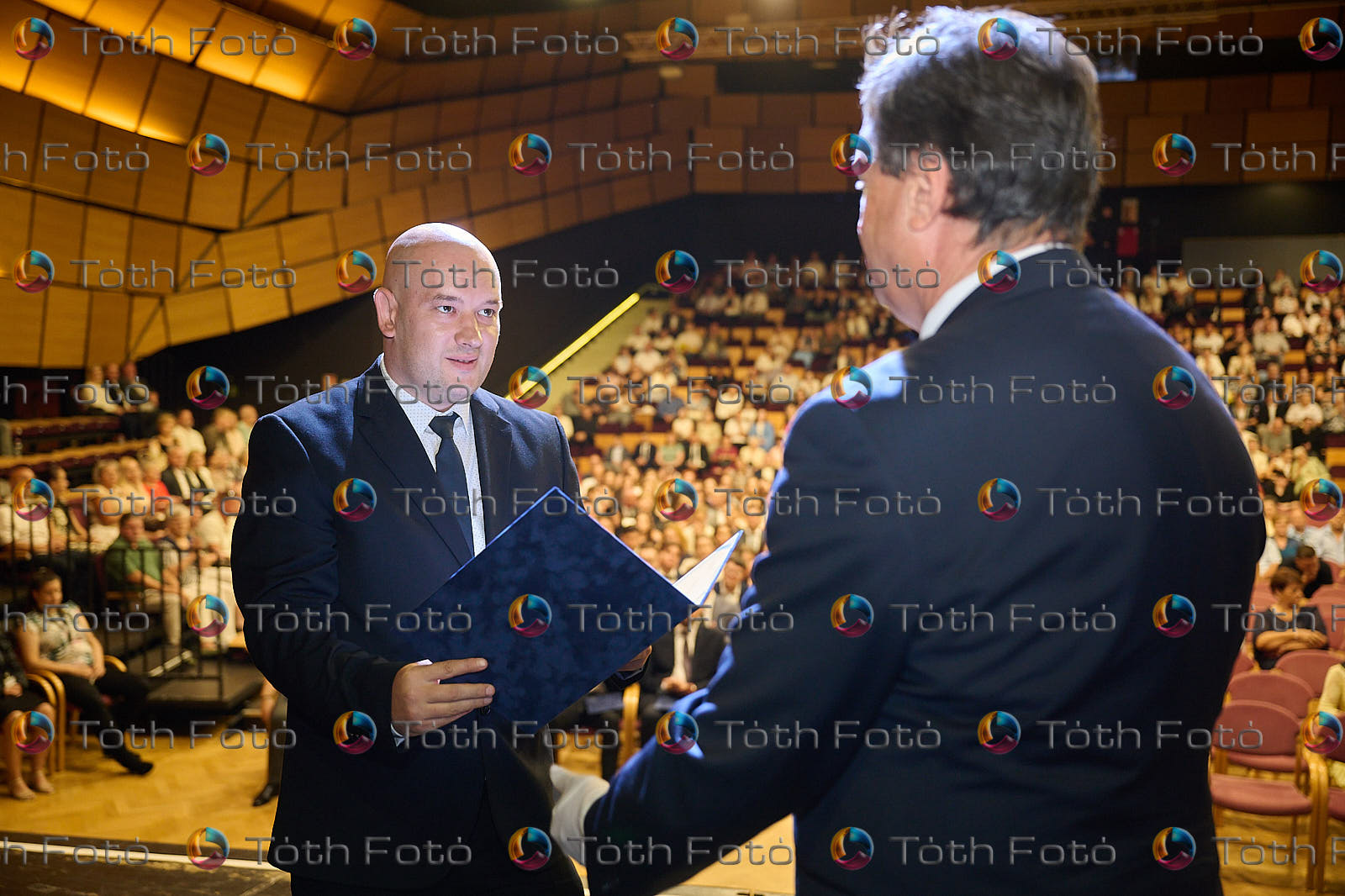1448 lxf 0272
